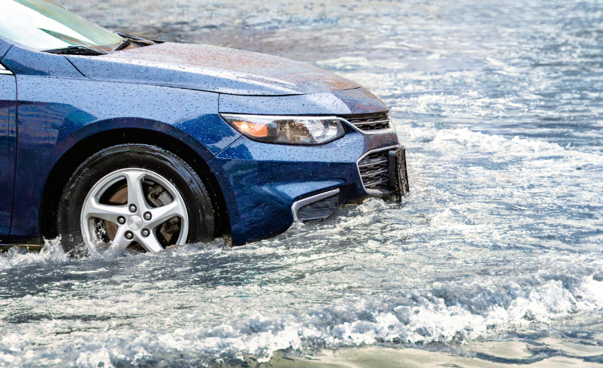 5 Tips 'Anti-Konslet' Merawat Mobil Listrik Saat Musim Hujan dan Banjir