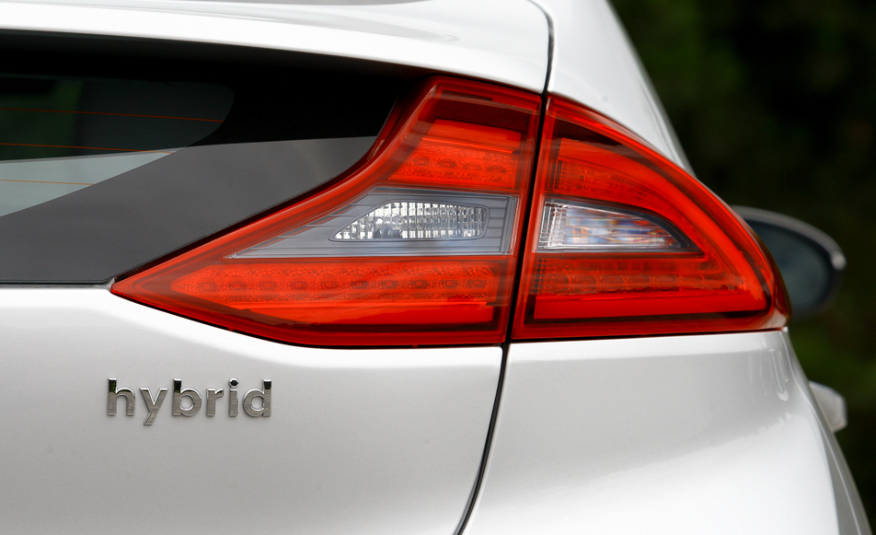 Ini Fakta Menarik Seputar Mobil Hybrid!