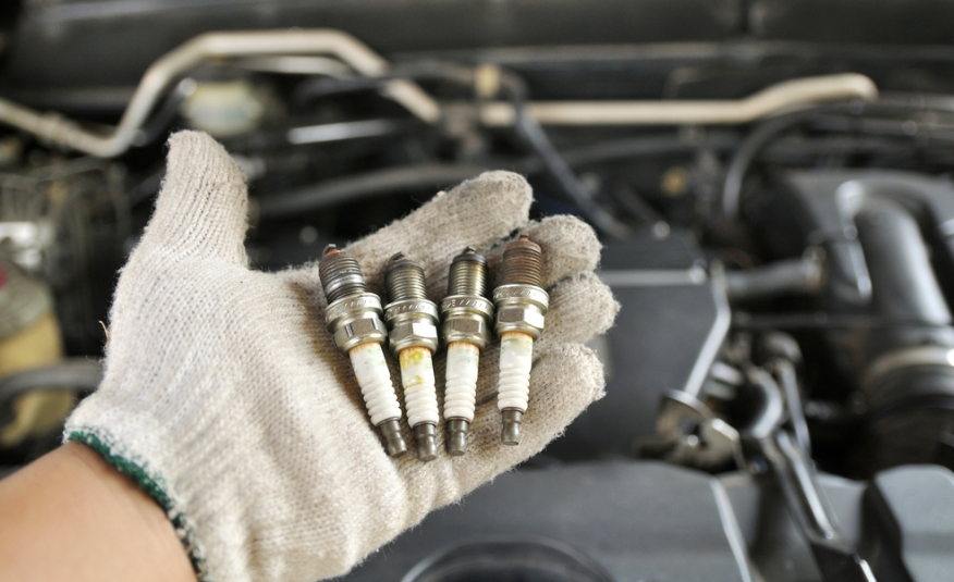 Cara Tepat Membersihkan Busi Mobil di Rumah