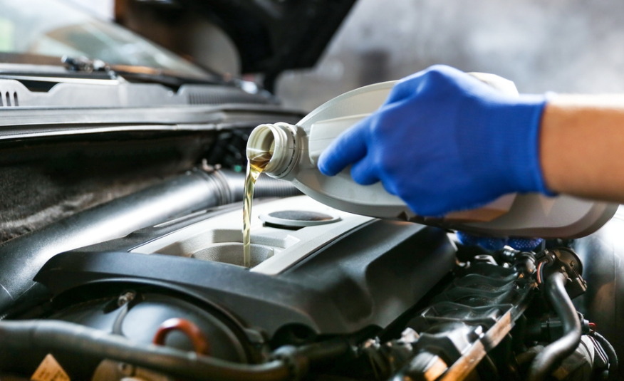 Penting! Ini Manfaat dan Fungsi Ganti Oli Mobil