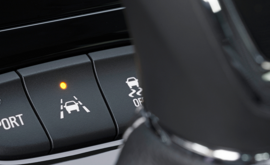 Lane Departure Warning Pada Mobil, Apa Fungsinya?
